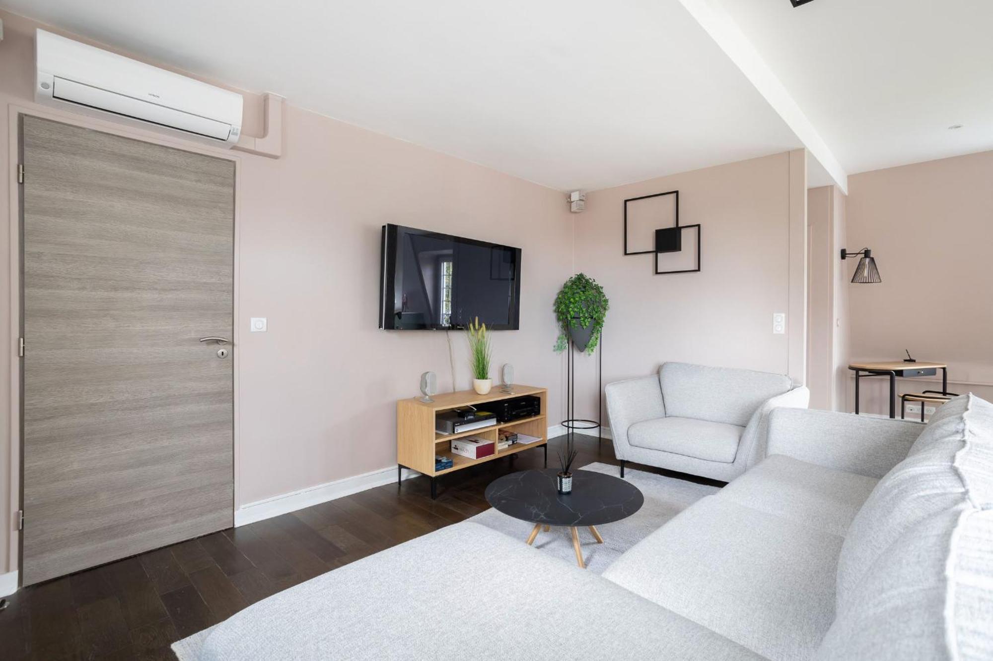 Appartement De 100M2 Dans Un Parc A 20 Mn Du Centre De Paris Garches ภายนอก รูปภาพ